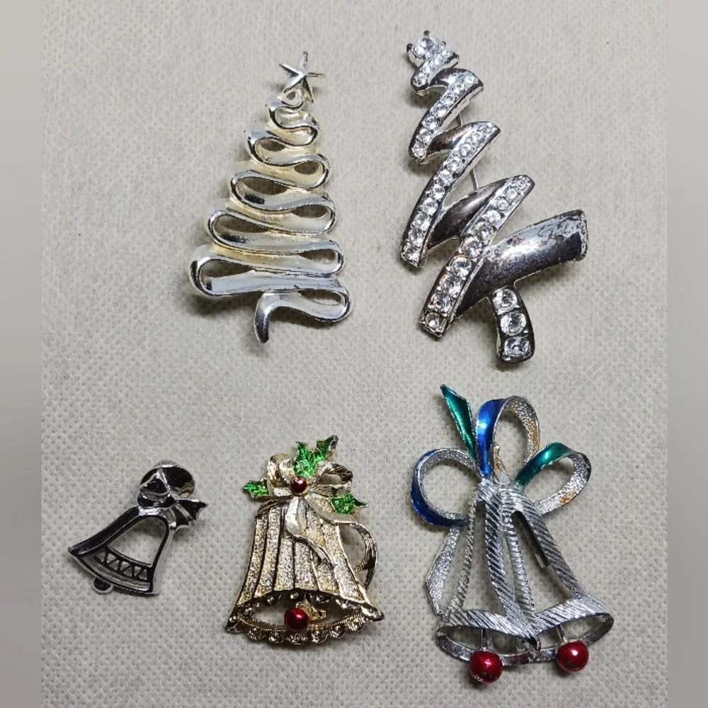 Vintage Christmas Brooch Set - Gold and Silver, Monet Gerrys Danecraft - Picture 2 of 12